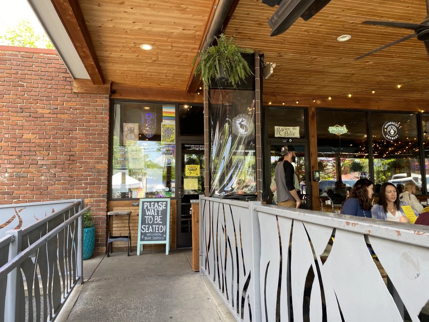 12 South Taproom & Grill