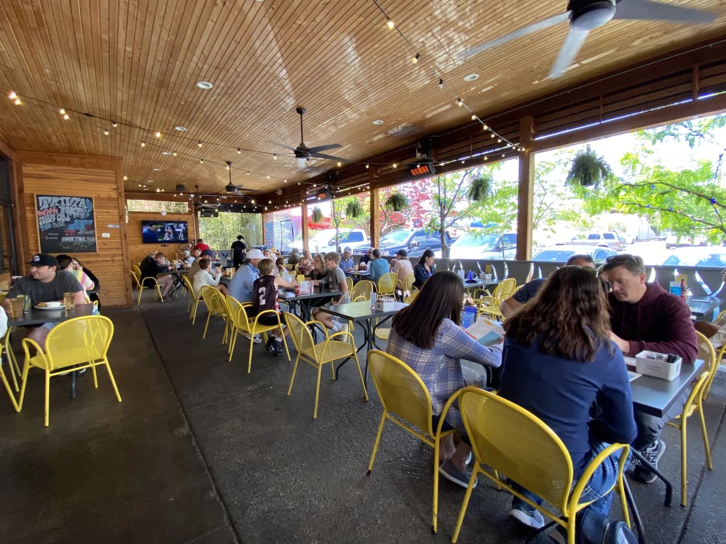 12 South Taproom & Grill